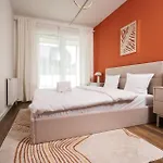 Amber & Wood 5 Min To Old Town Parking River View & Balcony By Uniquerent Apartment