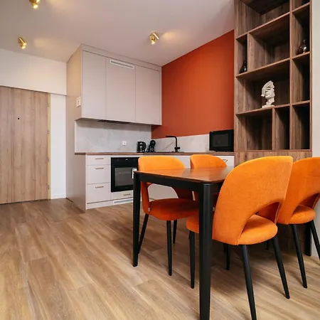 Amber & Wood 5 Min To Old Town Parking River View & Balcony By Uniquerent