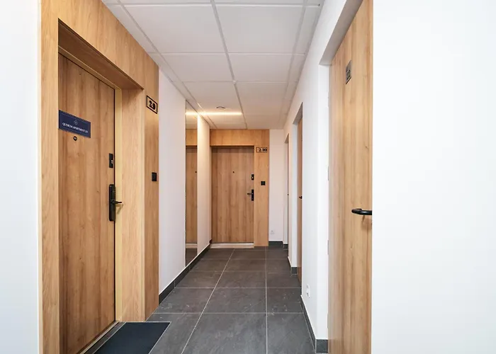 Amber & Wood Harmony By Uniquerent Βρότσλαβ